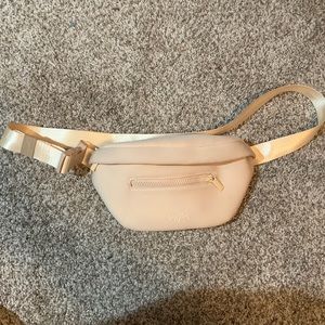 Ivory/ cream Fanny pack